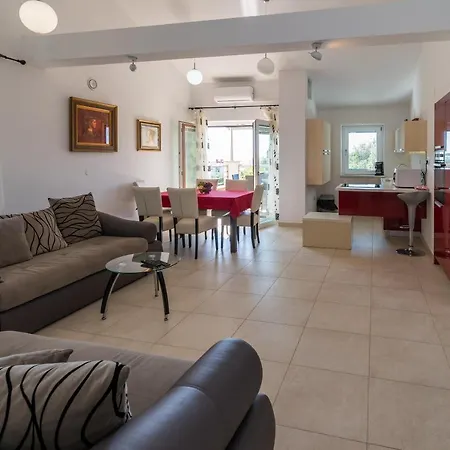 Salatic Apartment *